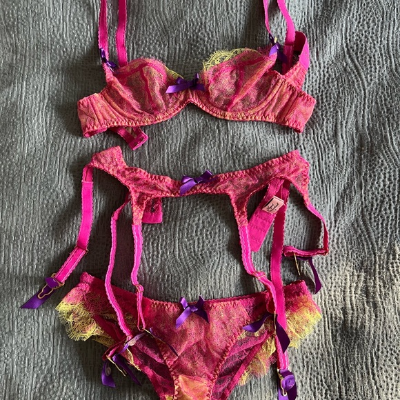 RARE Agent Provocateur Ariel Full Set — pink/purple lace w/ yellow - Picture 3 of 16